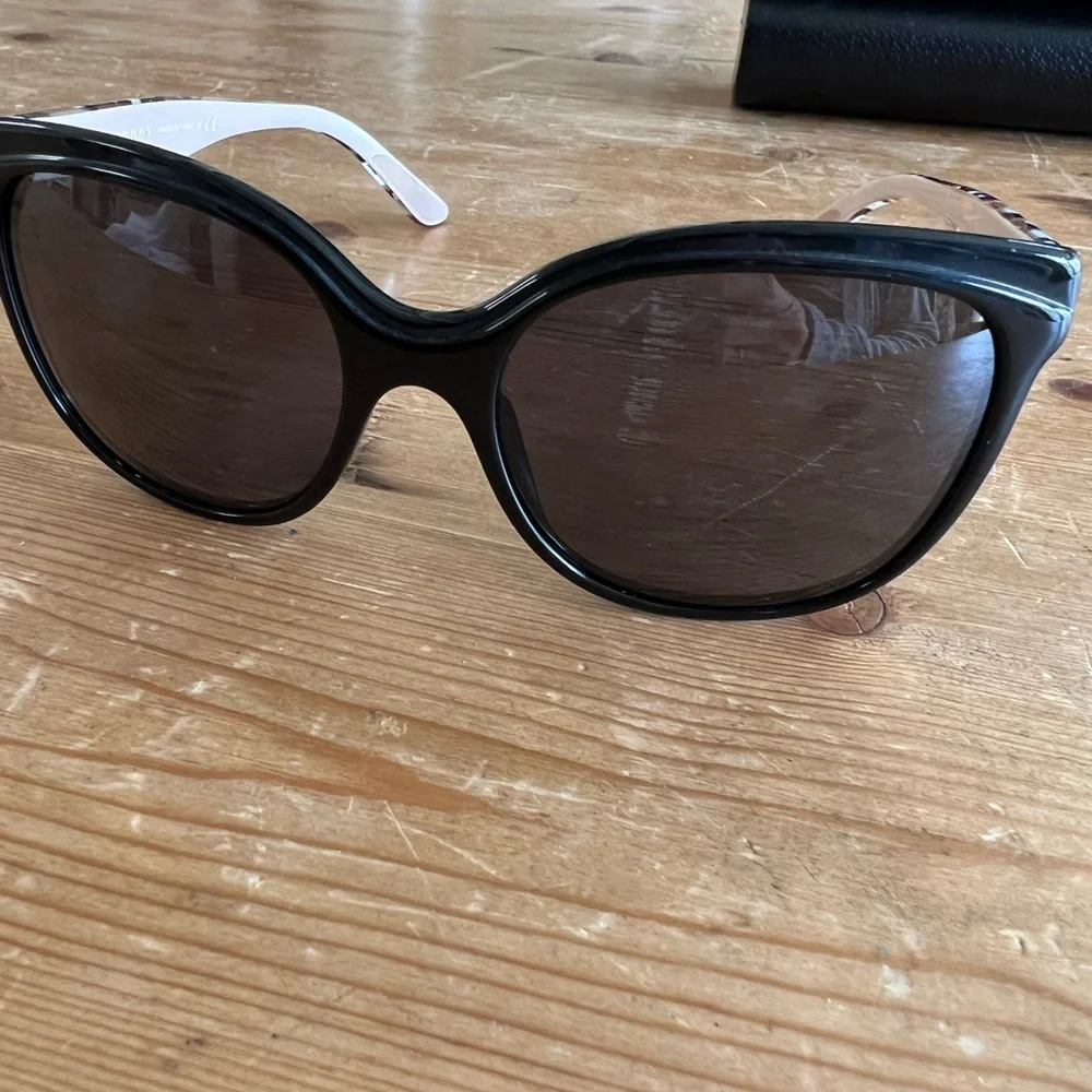 Burberry Black Cat-Eye Sunglasses with Case - Picture 9 of 13